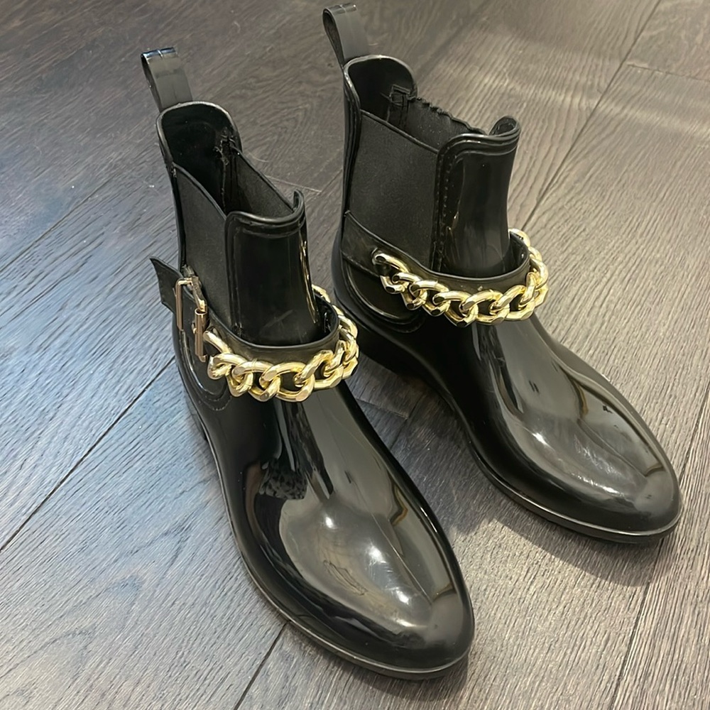 DAV Waterproof embellished booties